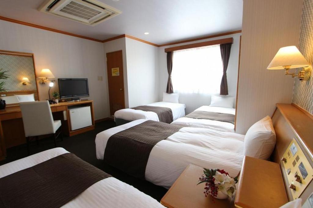 Hotel Livemax Budget Naha Tomarikou Esterno foto